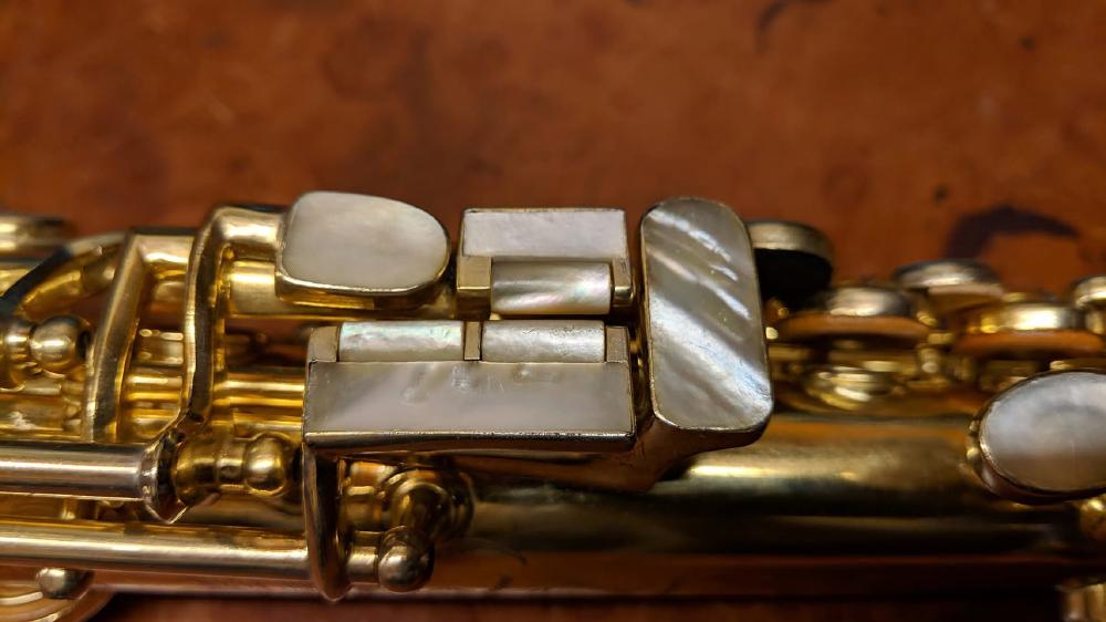 Pearl inlay on the left hand pinky table of a Conn Virtuoso Deluxe soprano.