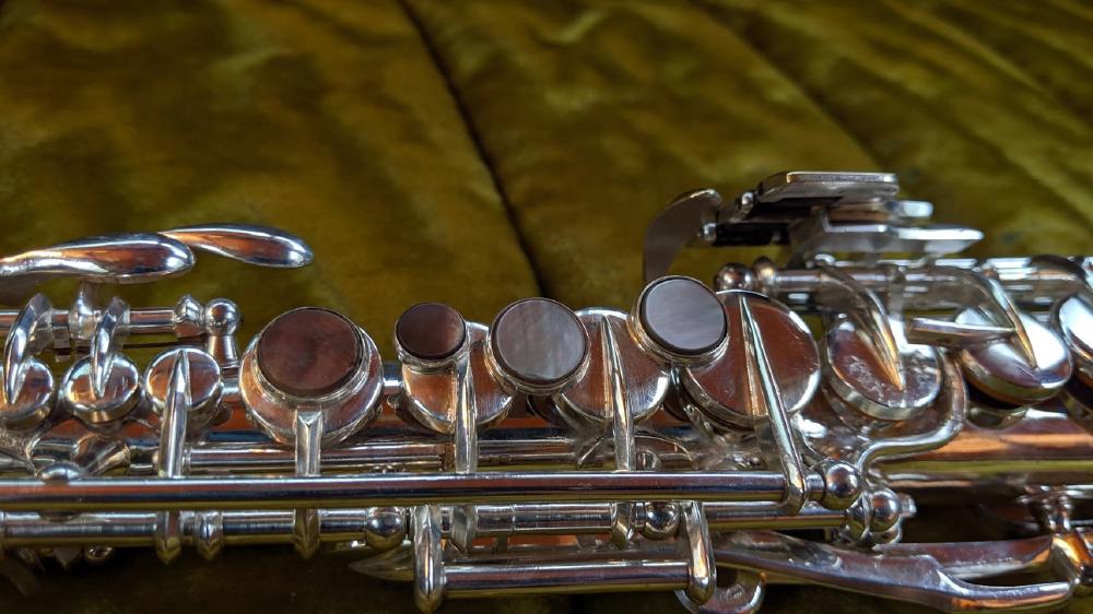 Beaugnier C-soprano black pearls.