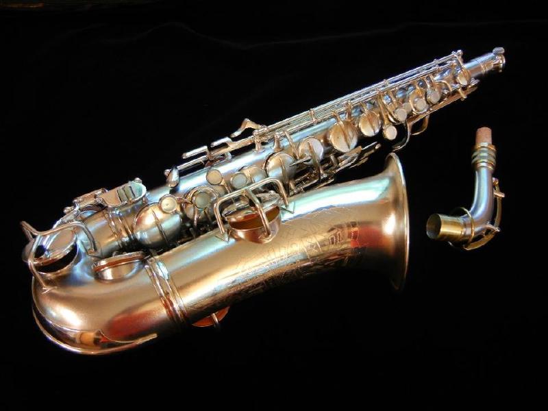 239,xxx Conn New Wonder II style transitional alto freshly overhauled by me- this horn has the sculpted side E and art deco style engraving, but the keywork and body tube is all New Wonder Series II.