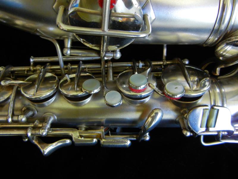 Lower stack detail of New Wonder II style transitional with the very first transitional feature- the sculpted and angled high E side key.