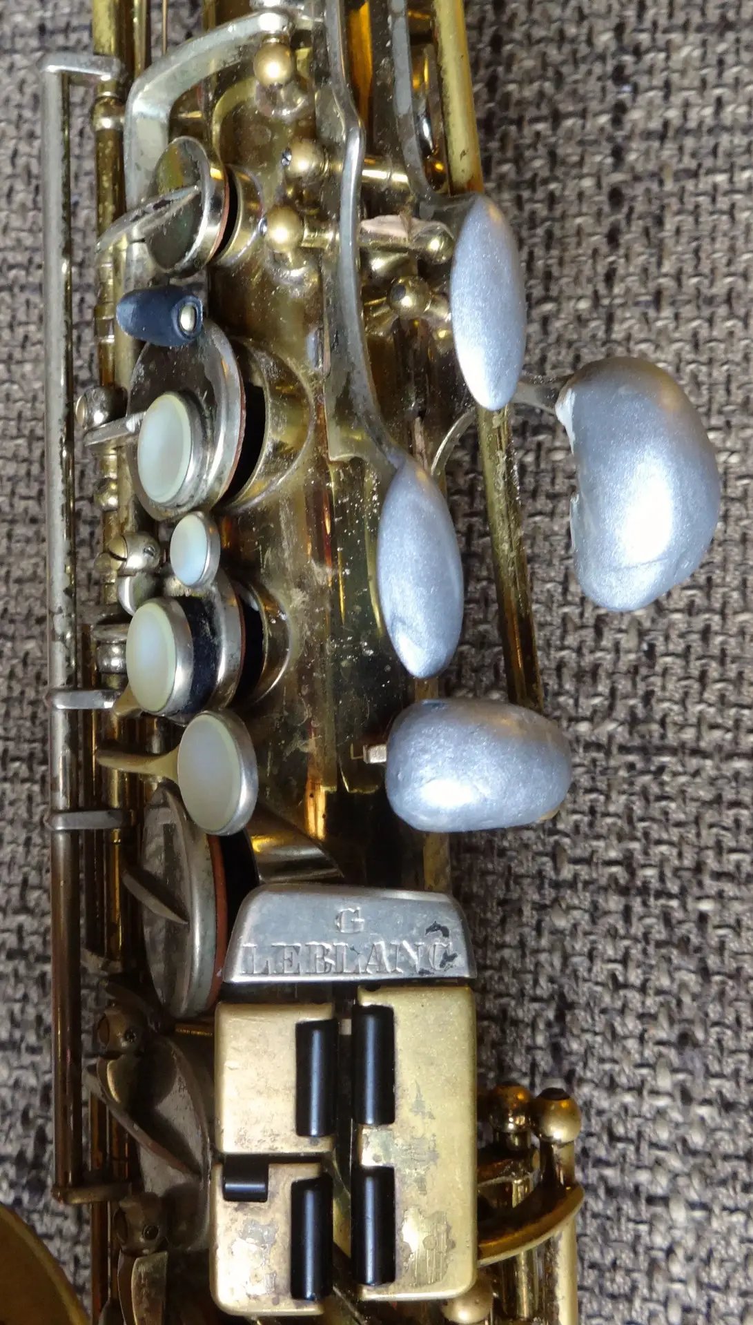 Keywork and pearls — detail